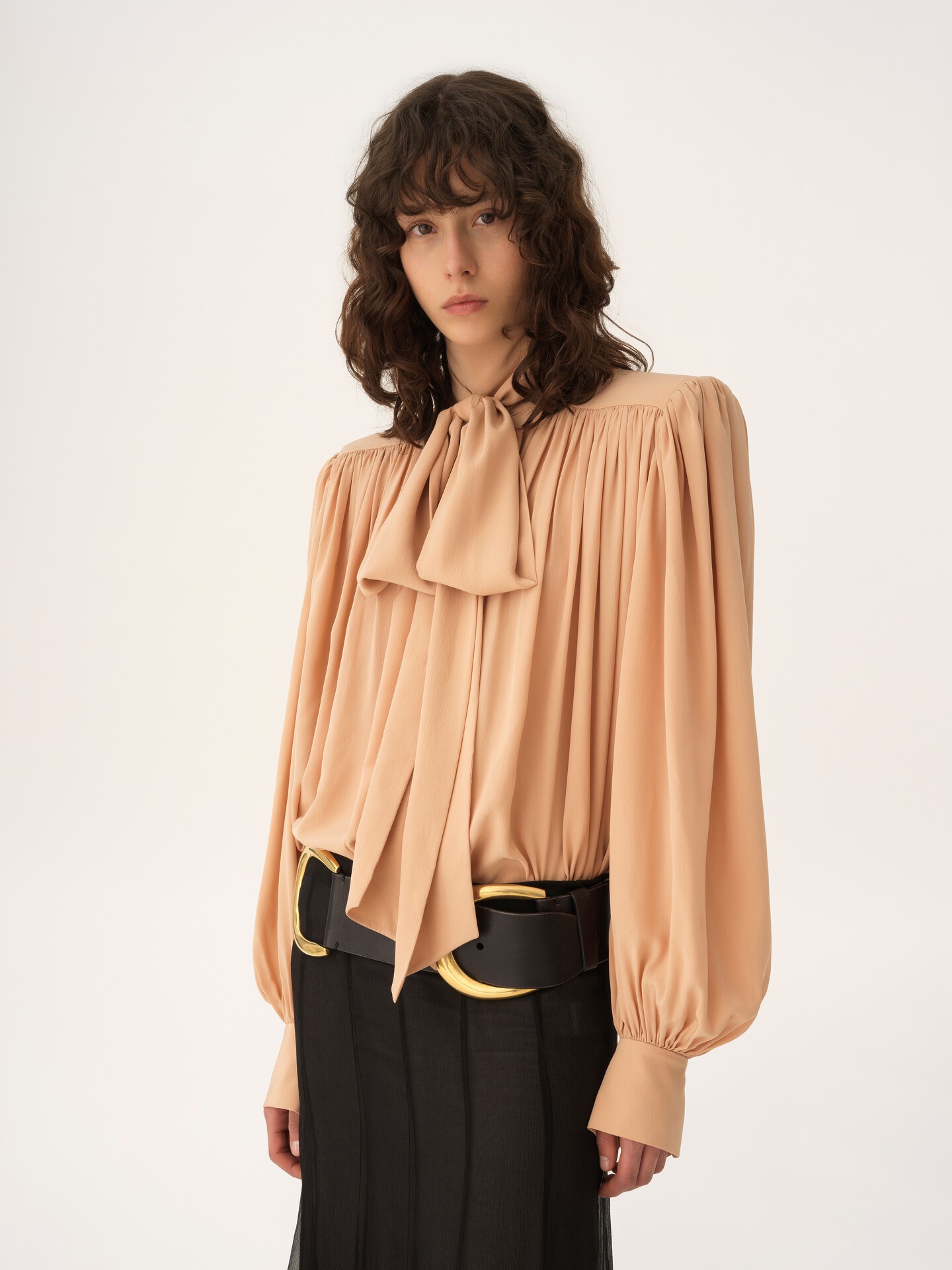 Oversized gathered lavallière blouse in crêpe de chine - 4