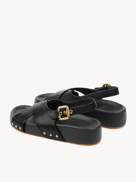 Mae sandal