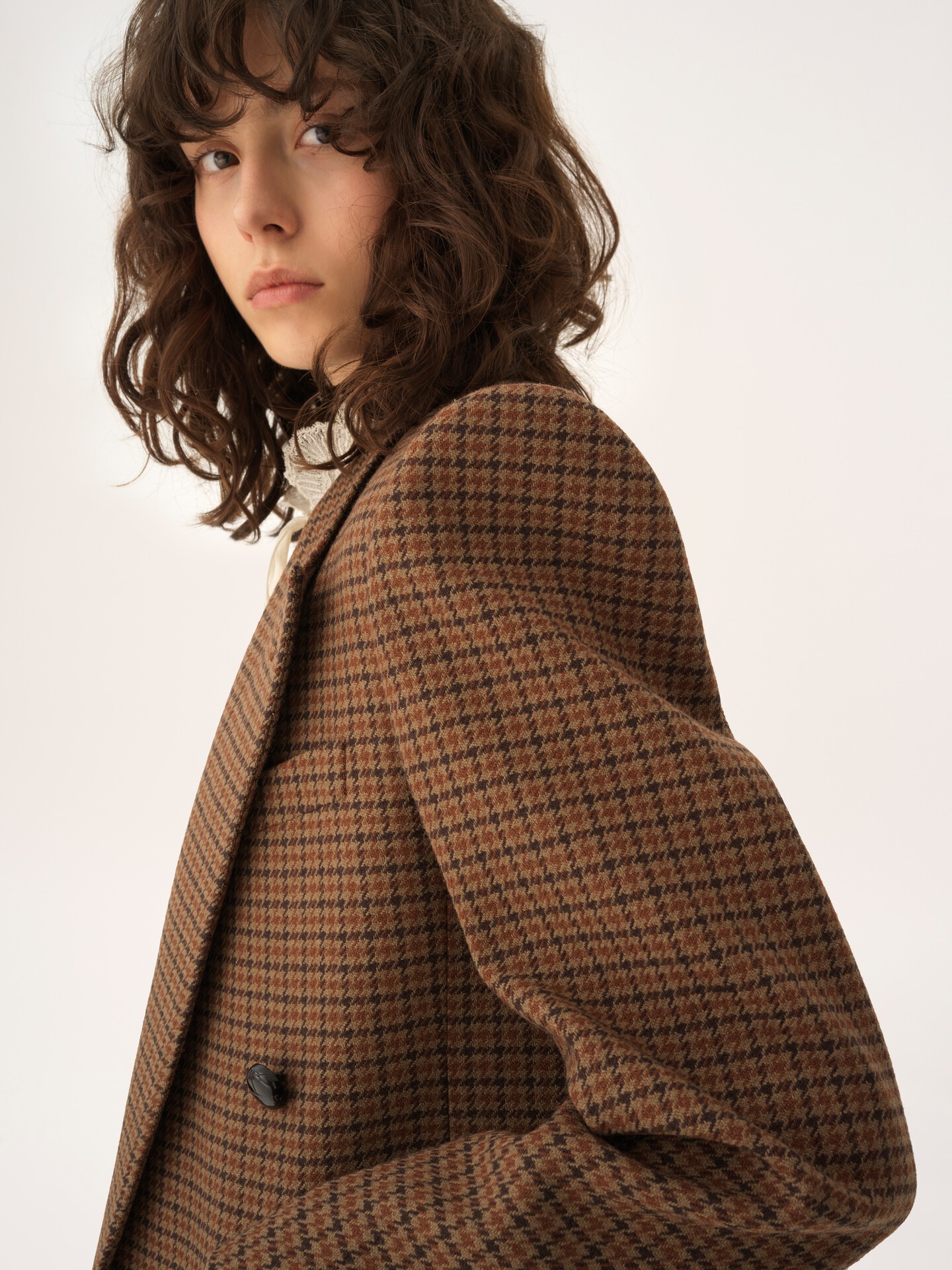 Tailored double-breasted jacket in houndstooth wool - 8