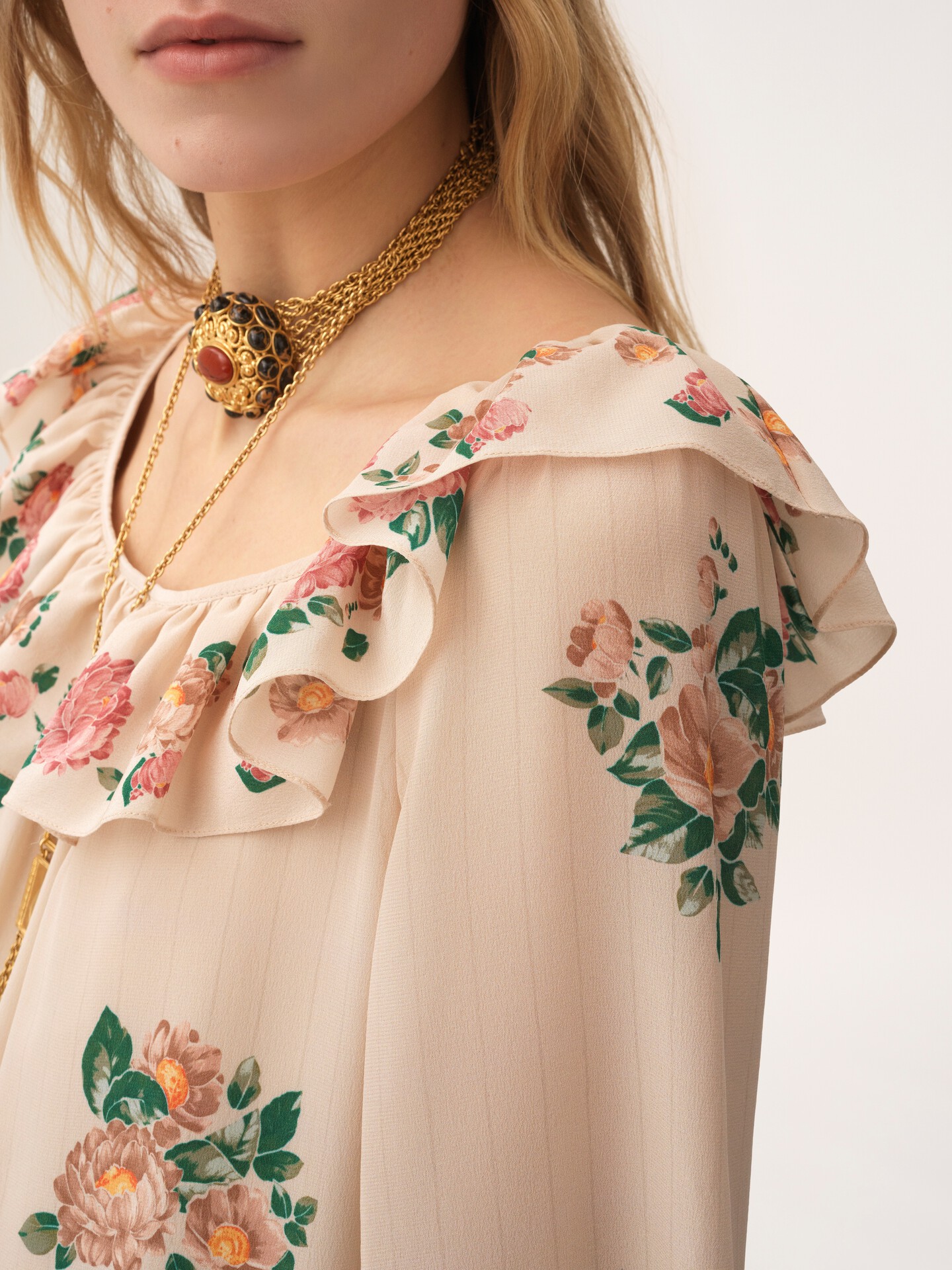 Square-neck ruffled long dress in crêpe de chine - 8