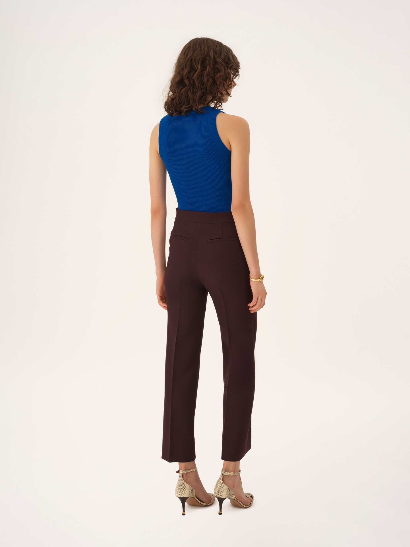 Straight cropped trousers in wool cr&ecirc;pe - 4