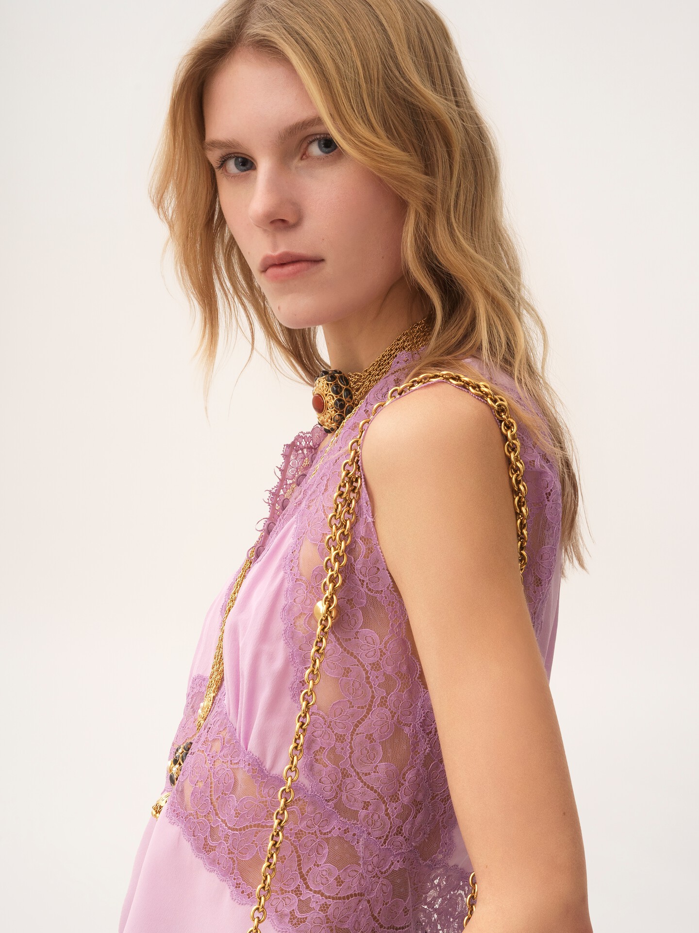 V-neck top in crêpe de chine & lace - 6