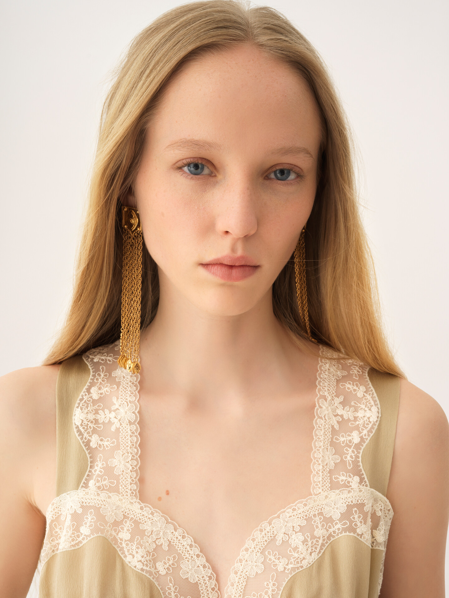 The Chlo&eacute; Amulet earrings - 3