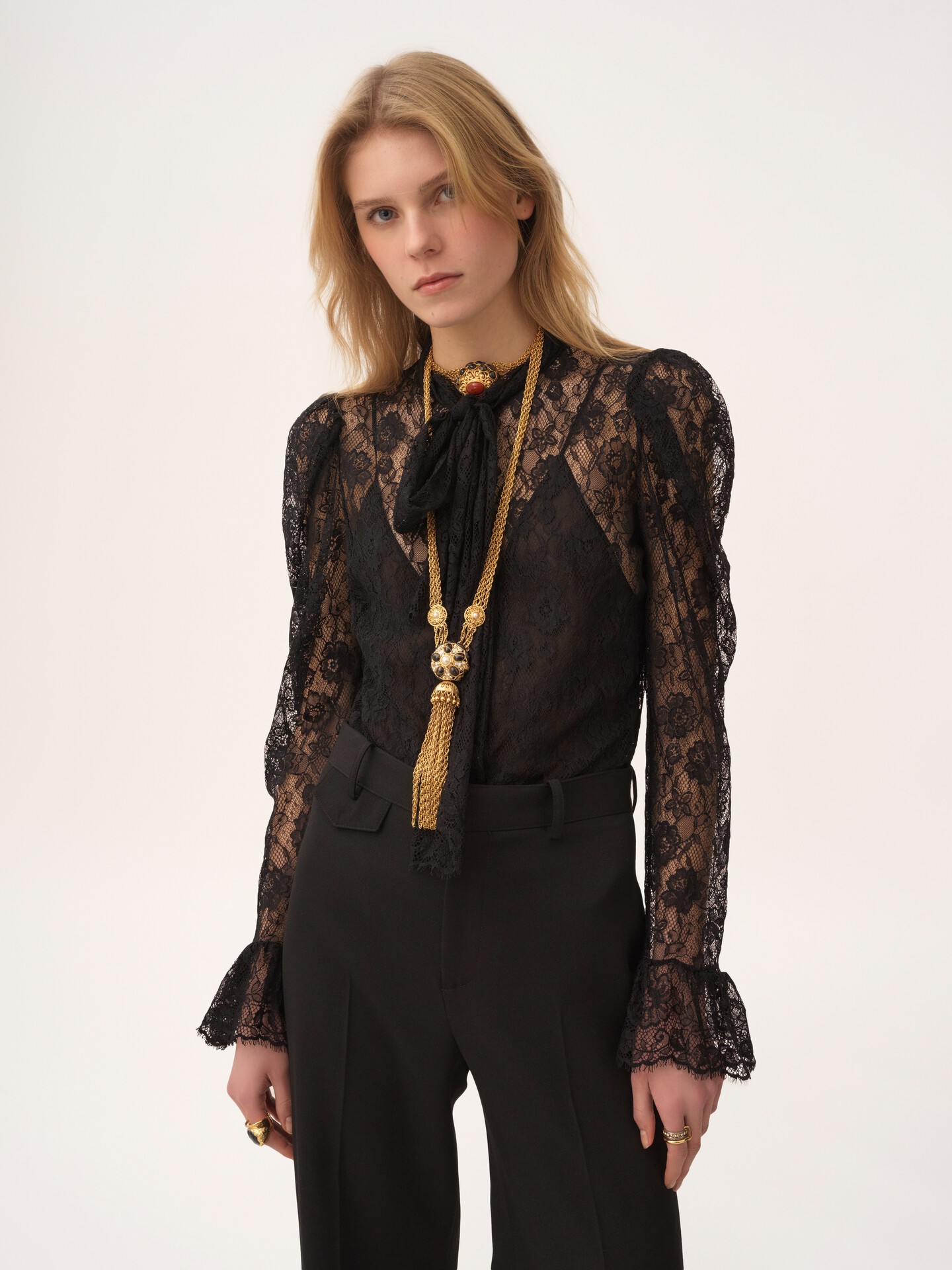 Puff-sleeve lavallière top in floral lace jacquard - 4