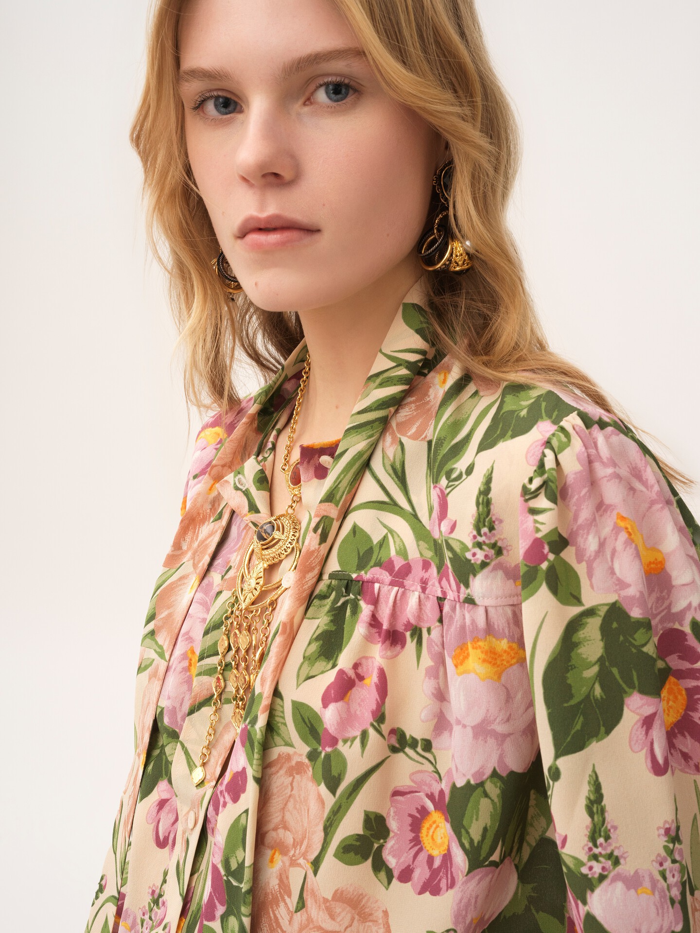 Maxi gathered lavallière blouse in crêpe de chine - 6