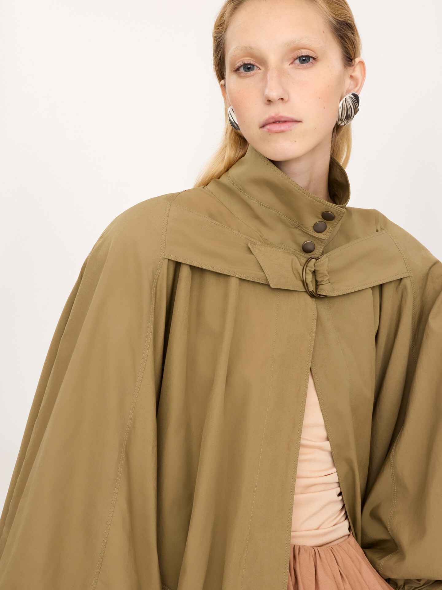 Oversized high-neck cape coat in cotton poplin - 7