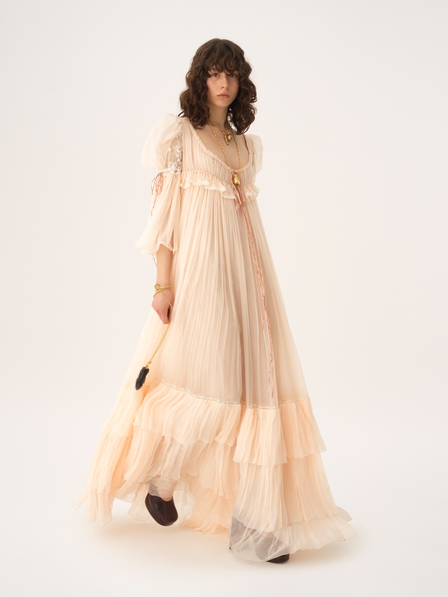 Oversized long ruffled dress in silk mousseline & lace - 3