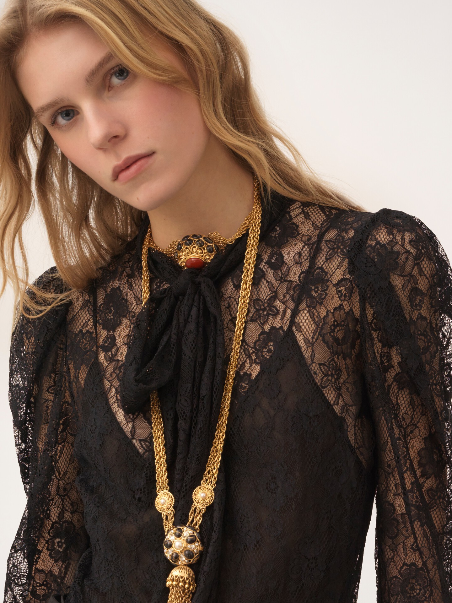 Puff-sleeve lavallière top in floral lace jacquard - 7