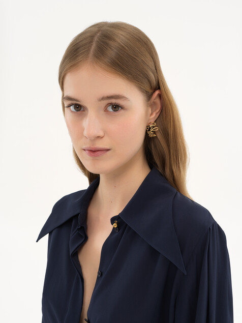 The Chlo&eacute; Iconic hoop earrings
