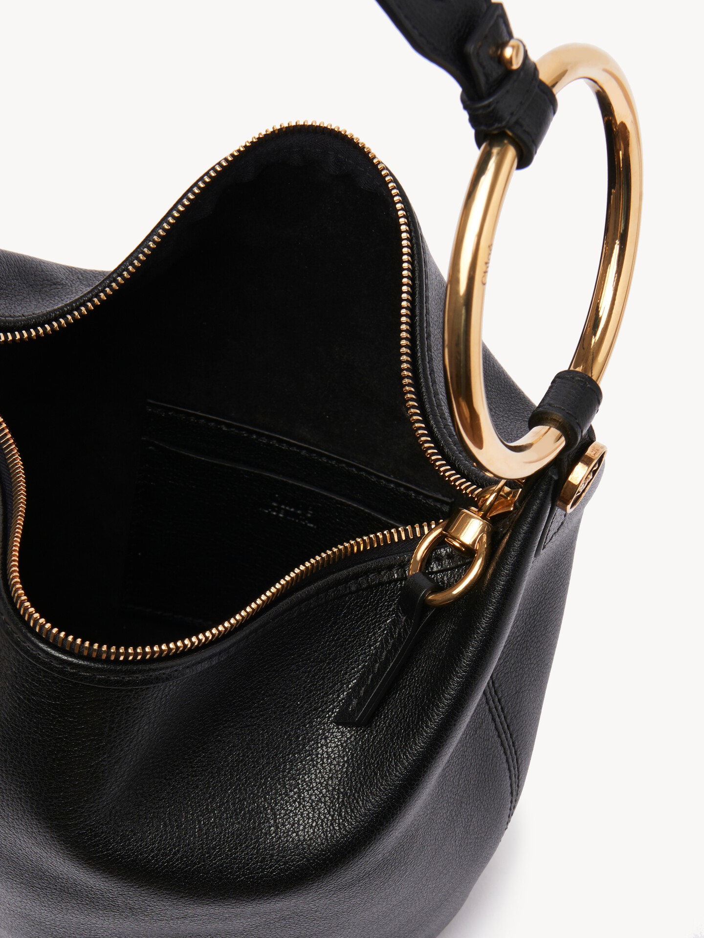 Small Bracelet handbag in grained leather - 5