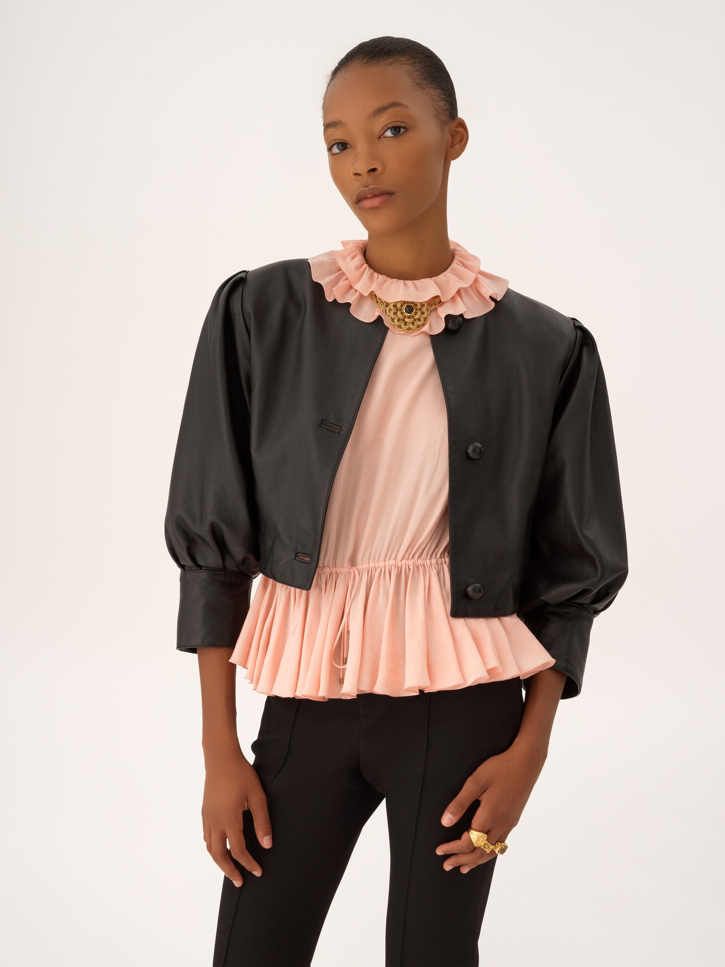 Cropped collarless jacket in leather - 6