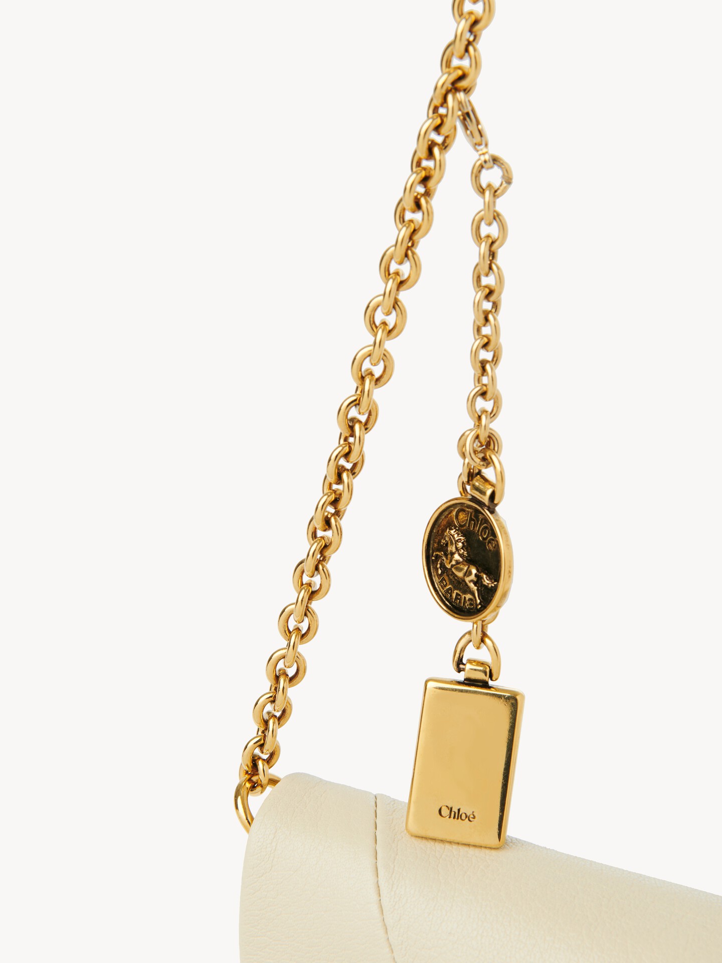 Chloé Spin flap wallet on chain in grained leather - 7