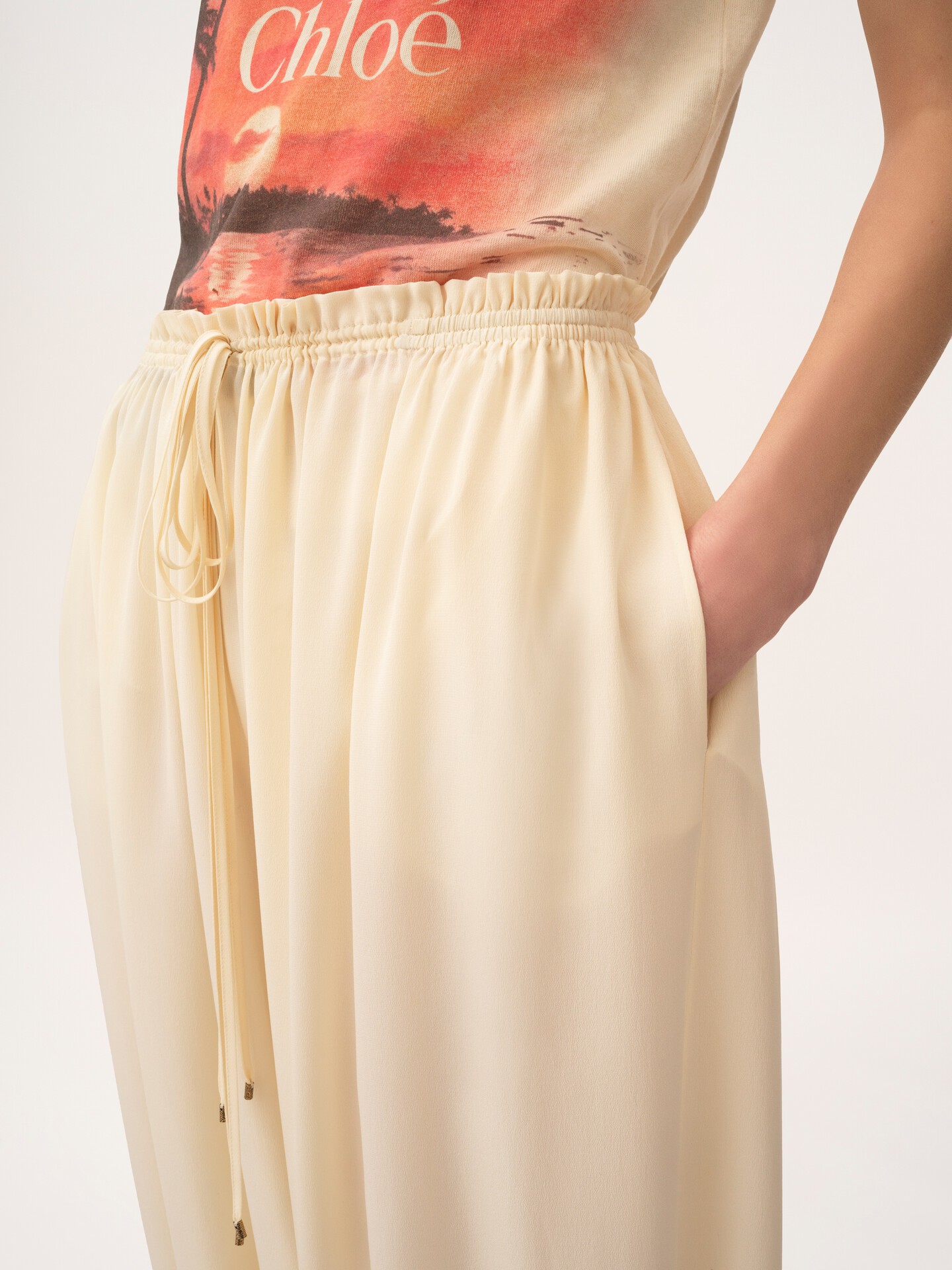 Cropped fluid pants in crêpe de chine - 6