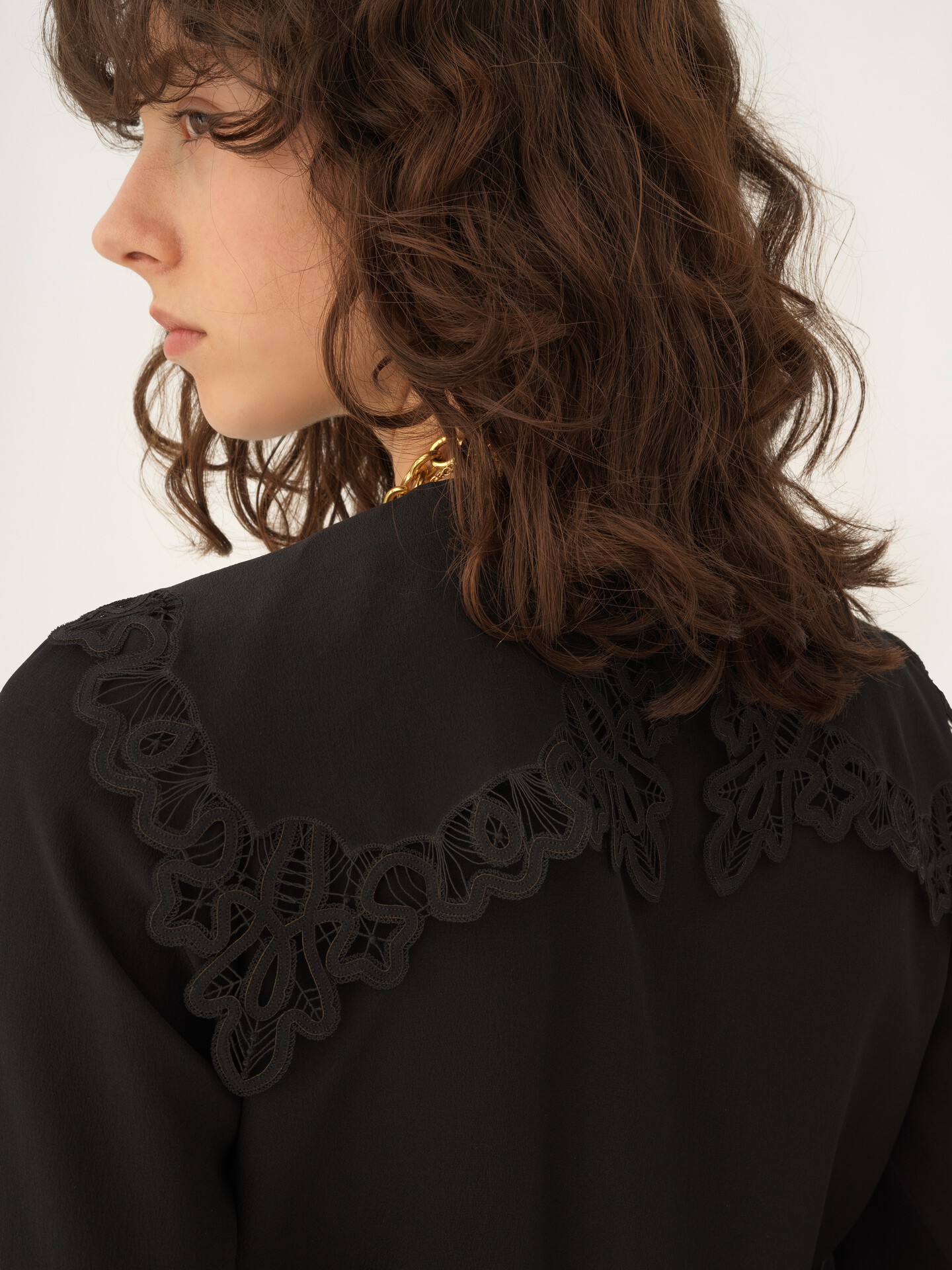 Fluid blouse in crêpe de chine & lace - 7