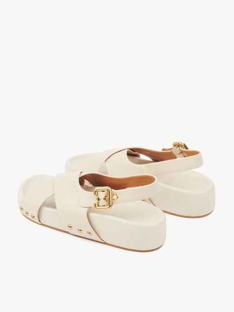 Mae sandal