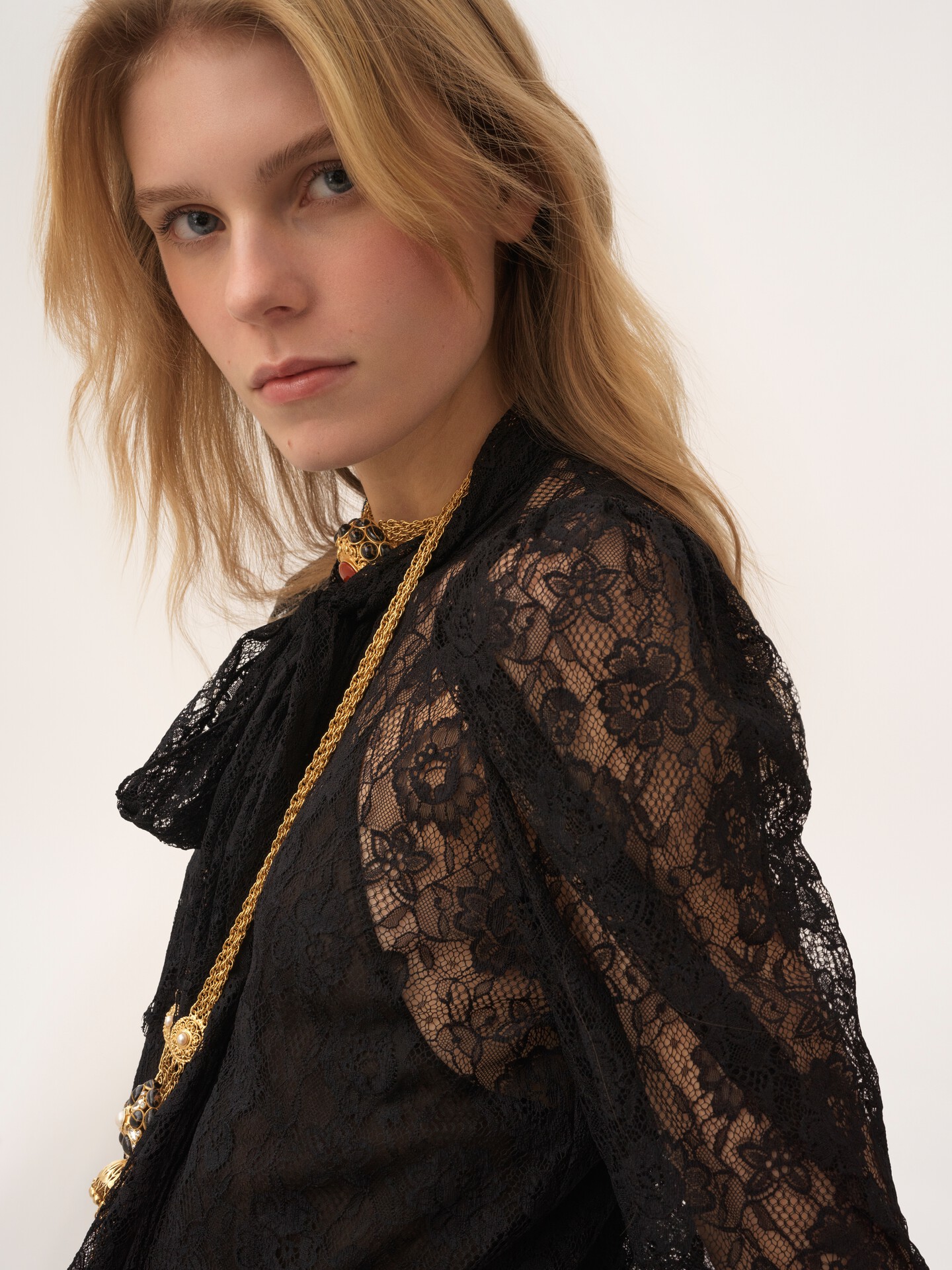Puff-sleeve lavallière top in floral lace jacquard - 5