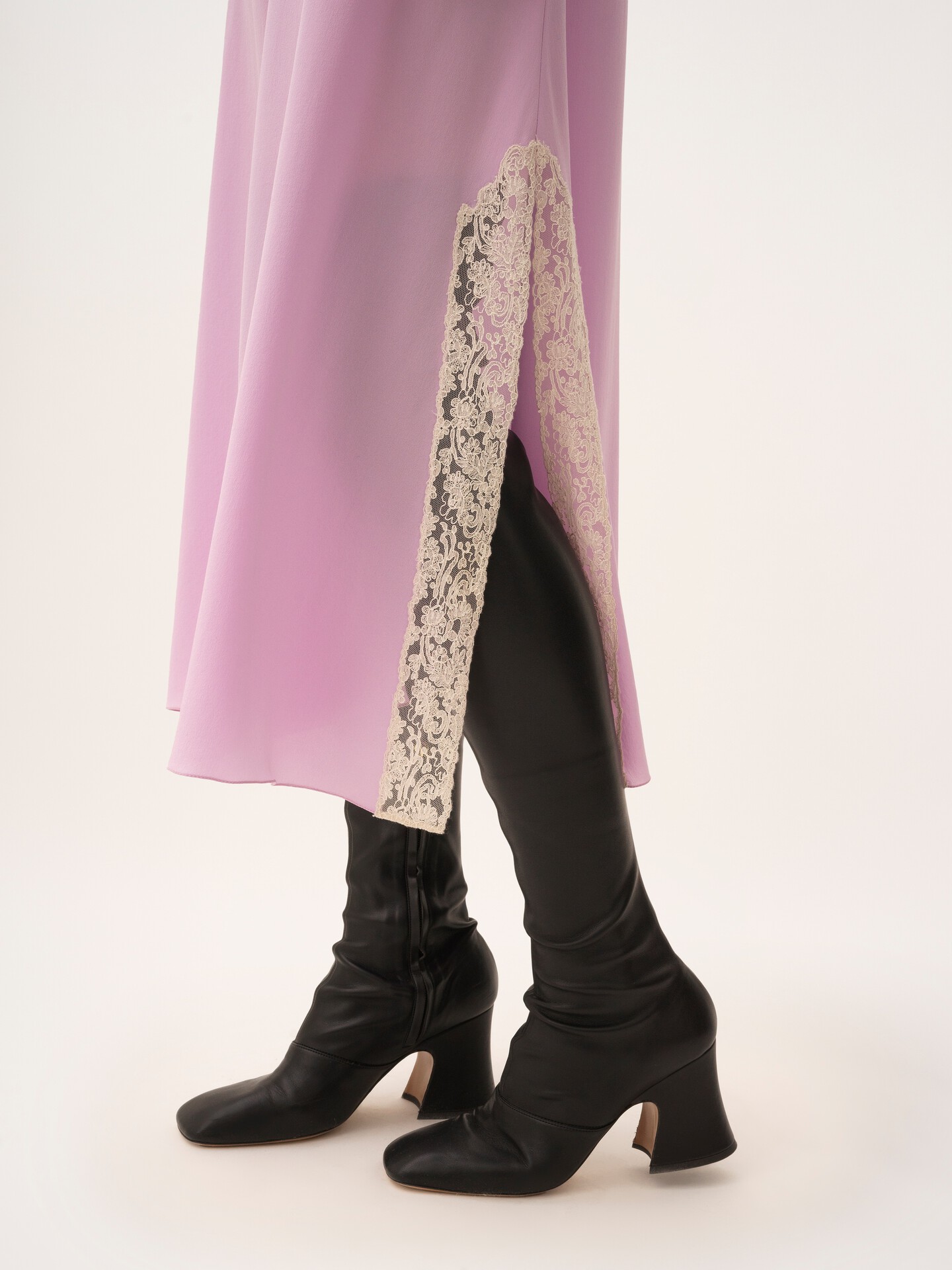 Thin-strap midi dress in crêpe de chine & lace - 7