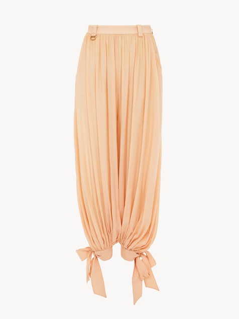 Fluid pleated trousers in silk charmeuse