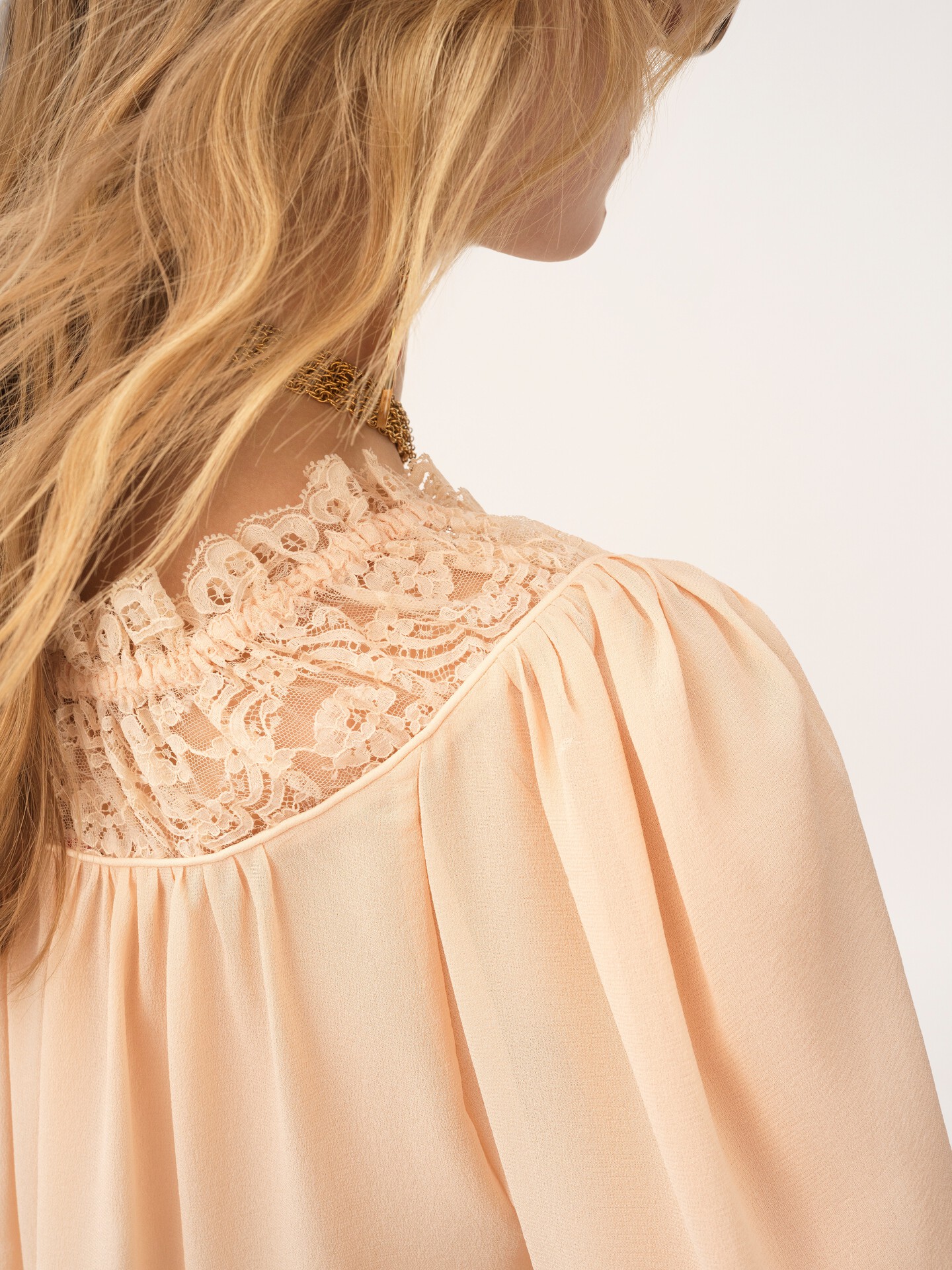Scoop-neck cropped top in silk georgette & lace - 6