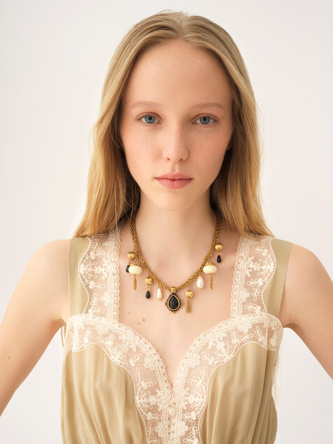 The Chlo&eacute; Antique Pearls necklace
