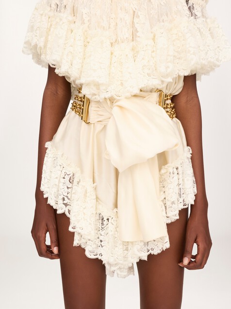The Chlo&eacute; Bow chain belt