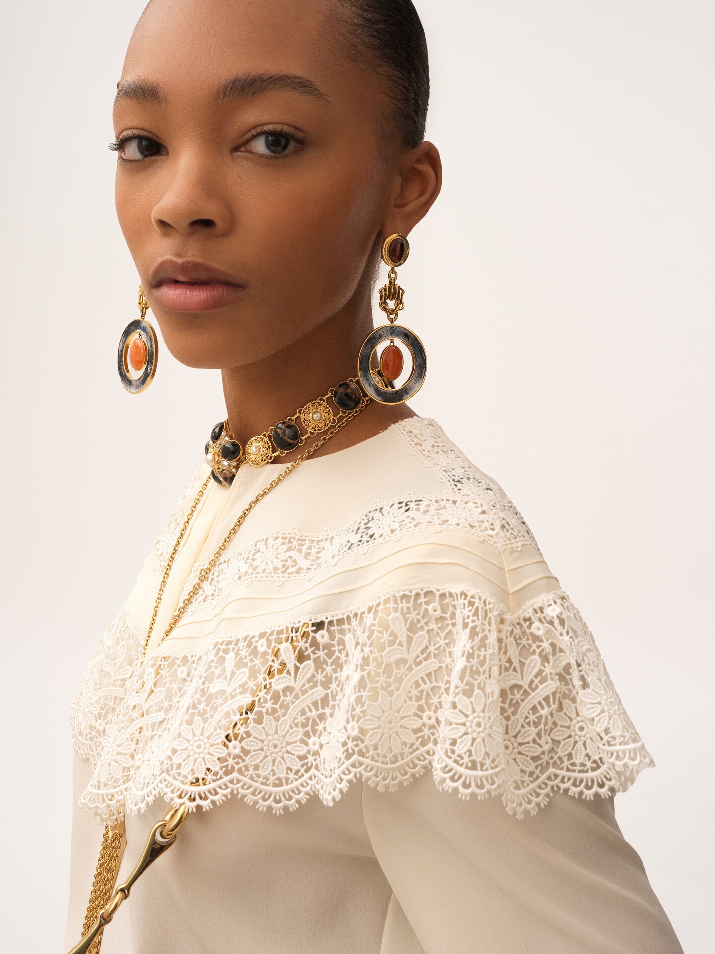 Gathered blouse in crêpe de chine & lace - 6