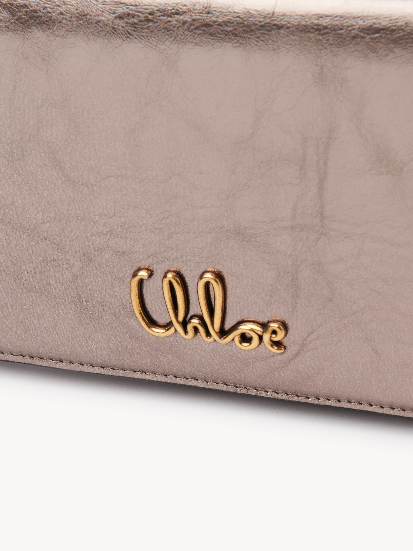 Chlo&eacute; Iconic flap wallet on chain in metallised leather - 8