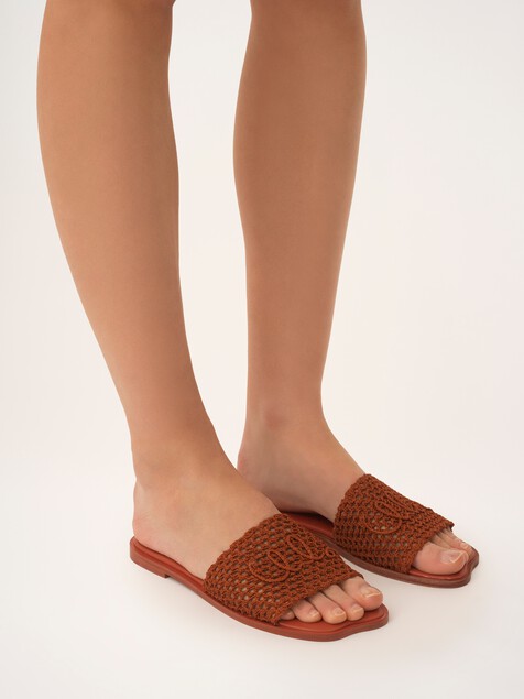 Chloé Soleil slide
