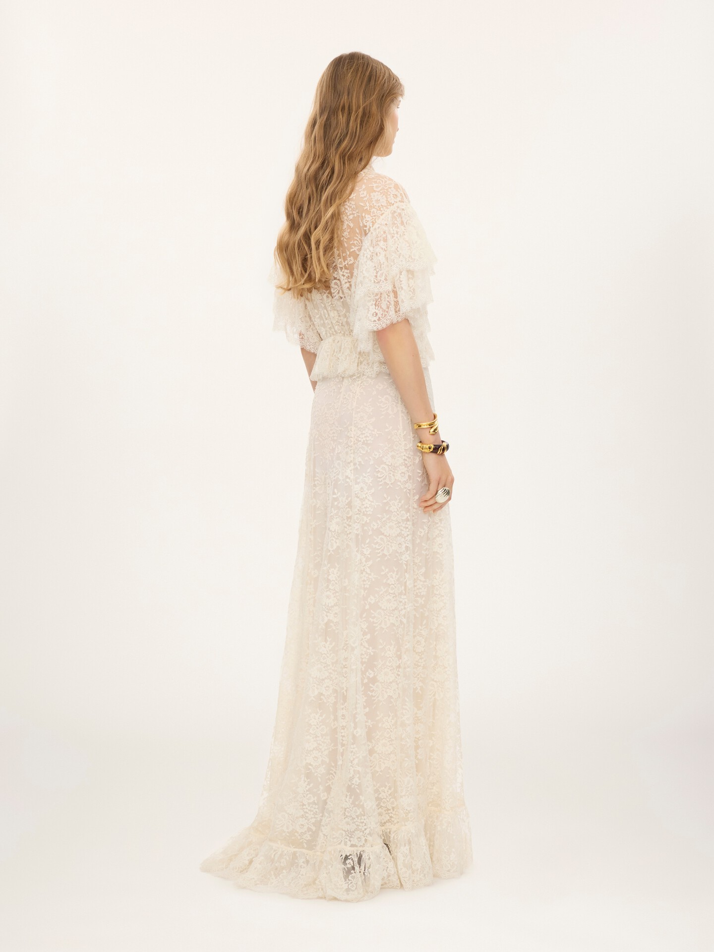 Long ruffled dress in lace - 5