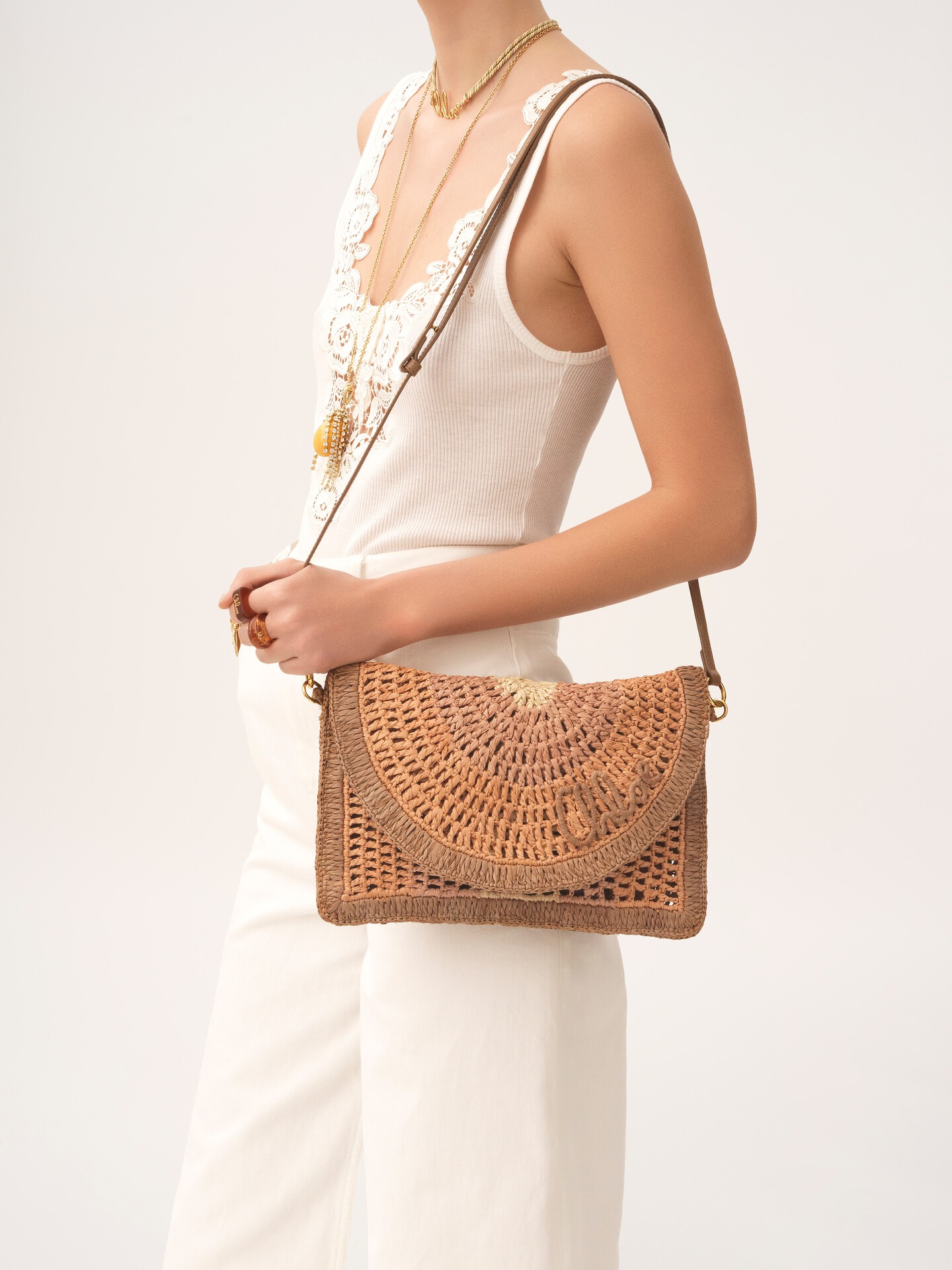 Summer Banana flat pouch with strap in raffia - 7
