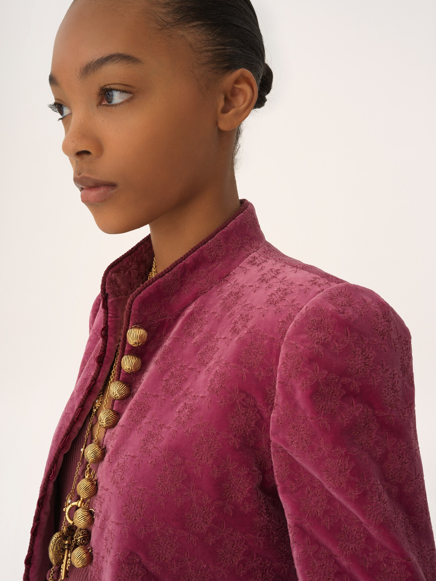 Cropped fitted jacket in velvet - 6